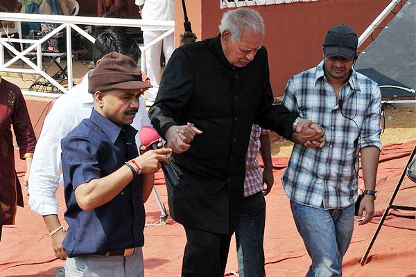 Rajpal Yadav with Dara Singh Rajpal Yadav with Dara Singh