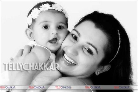 Pooja Kanwal with her daughter Avika Pooja Kanwal with her daughter Avika