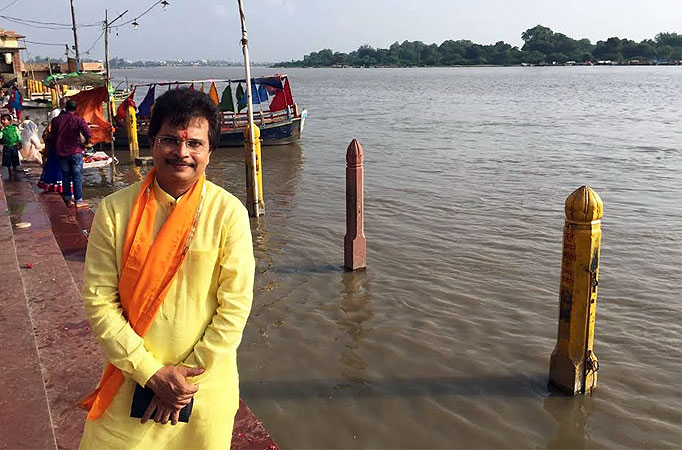 7 years for Taarak Mehta; Producer Asit Modi visits Mathura temple 7 years for Taarak Mehta; Producer Asit Modi visits Mathura temple