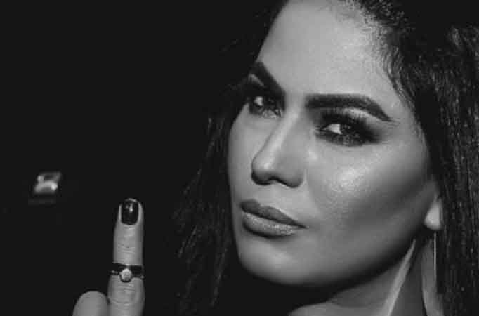 Twitteratis hit back at Veena Malik for writing foul Tweets on Article 370 and Indian Army Veena Malik