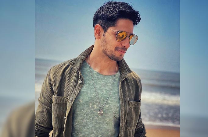 Sidharth Malhotra celebrates 2 years of 'Ittefaq' Sidharth Malhotra celebrates 2 years of 'Ittefaq'