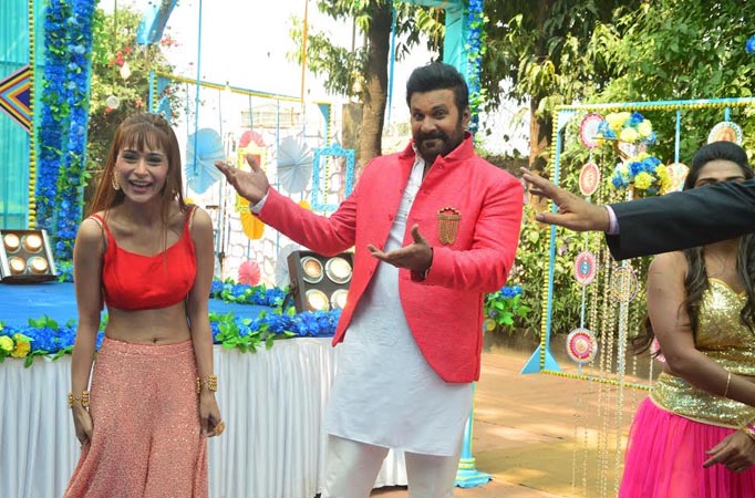 Sara Khan makes a special appearance in Mahesh Pandey's Vidya Sara Khan makes a special appearance in Mahesh Pandey's Vidya