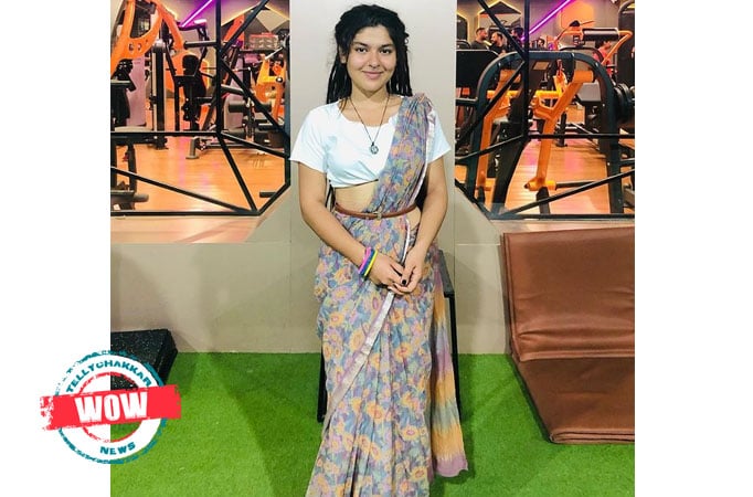 WOW: Taarak Mehta Ka Ooltah Chashma fame Nidhi Bhanushali STUNS the netizens as she flaunts her MIDRIFF ABS in a SAREE! Nidhi Bhanushali