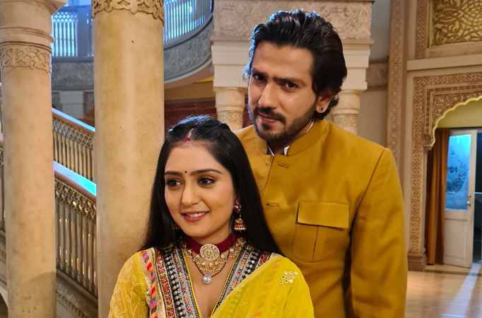 Anjali Tatrari gets pranked by Romil Chaudhary on the sets of Tere Bina Jiya Jaye Na Anjali Tatrari gets pranked by Romil Chaudhary on the sets of Tere Bina Jiya Jaye Na