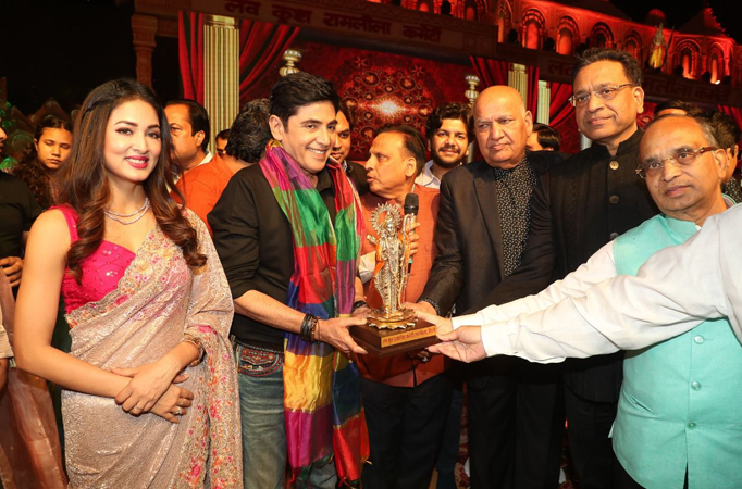 Bhabiji Ghar Par Hai’s lead actors, Aasif Sheikh & Vidisha Srivastava, attend Delhi’s famous ‘Luv-Kush Ramlila’ at Lal Quila Bhabiji Ghar Par Hai’s lead actors, Aasif Sheikh & Vidisha Srivastava, attend Delhi’s famous ‘Luv-Kush Ramlila’ at Lal Quila