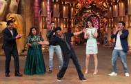 SRK charms ladies in Comedy Nights Bachao