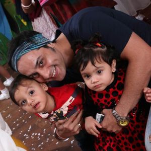 Saillesh Gulabani with his cute twins