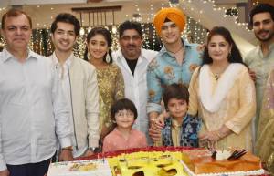 Mohsin Khan's birthday celebration on Rajan Shahi's set!  