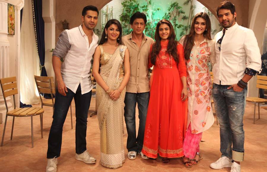 Shah Rukh Khan, Kajol, Varun Dhawan and Kriti Sanon with Ankush Arora and Sonal of Zee TV's Yeh Vaada Raha