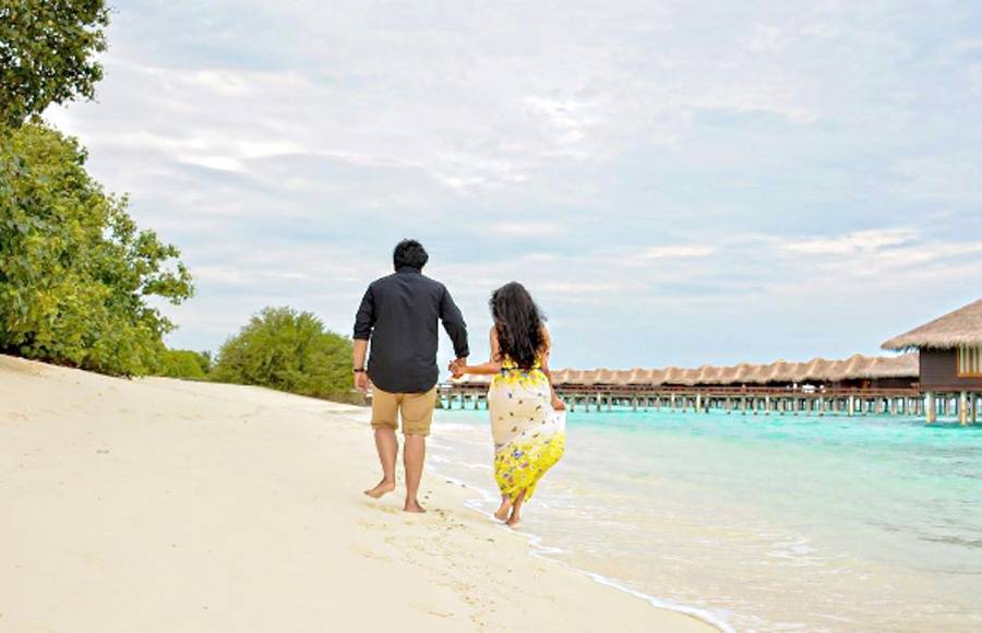 Rucha-Rahul's ROMANTIC getaway in Maldives!