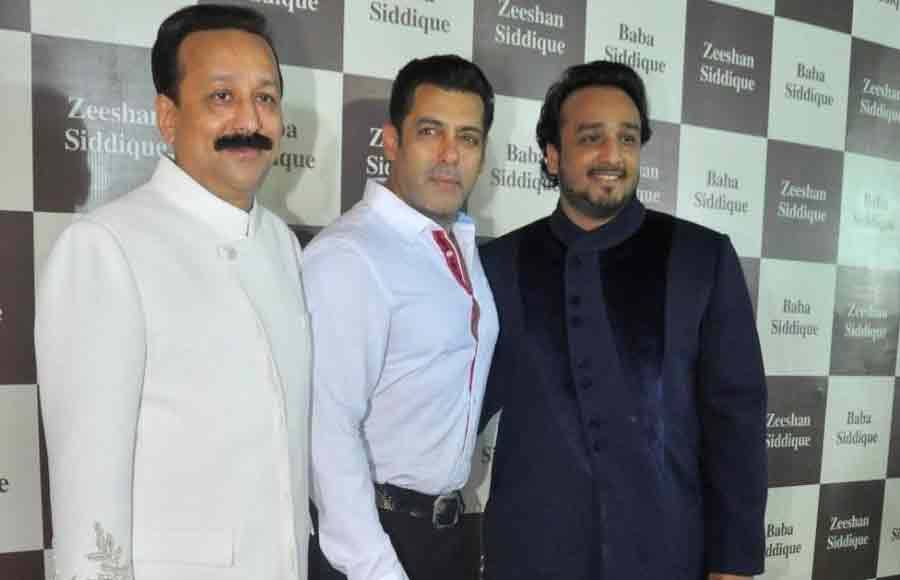 Salman Khan & Zeeshan attend Baba Siddique's Iftar party! 