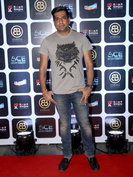 Popular TV celebs at the launch of a lounge 